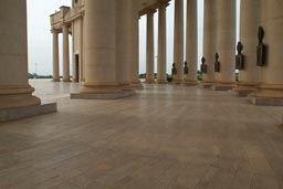 Yamoussoukro, Basilica pillars.