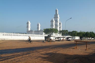 Yamoussoukro, white mosque, bycicles.