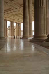 Yamoussoukro, Basilica pillars, marble. cleaners.