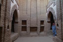 Medersa, Al-Qasr.