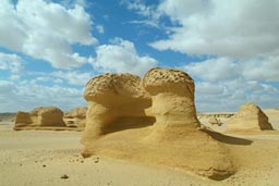 wind-shaped-rock-el-hitan