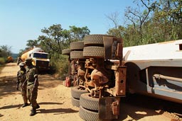 Bad roads in Guinea, Land Rover Kankan Kerouane.