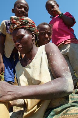 Guinea, Vidor Pluvogui, Forming clay cylinders.