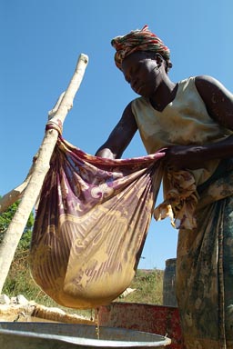 Vidor Pluvogui, Washing, filtering clay.