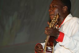 Missia Saran Diabate, her acompagning guitarist, Djembe d'or Festival, Conakry Guinea, Guinee.