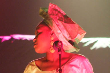 She the singer this evening for Bassekou Kouyate