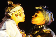 Mali, Essakane festifal, Khaira Arby kisses an old woman.