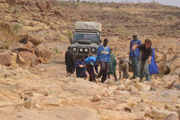 Road building, explaining the construction plan.