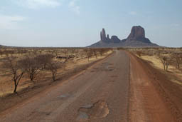 Main de Fatima ahead, road