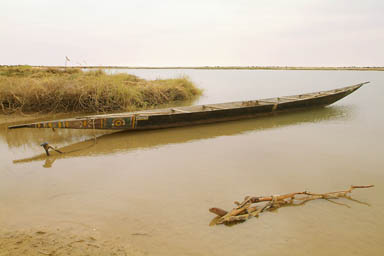 Pirogue on the Niger river