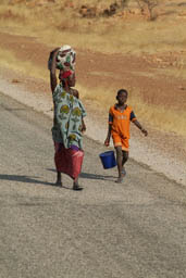 Women and son near Hombori, Mali.