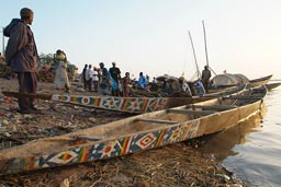 Mopti, people boarding Pirogues and sunset, Niger river, Mali.