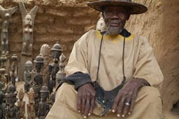 Old Dogon in his shop, Artisanat in Ende village