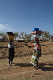 Sanga, 2 Dogon women, with head load.