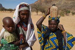 Tamoura women, slaves of the Peul.