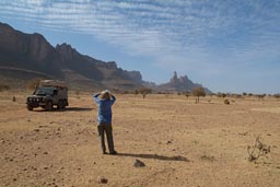 Rosalind Cooper and Land Rover north of mountain range near Douentza, Mali.