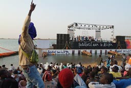Festival sur le Niger 2011 Stage and Crowd.