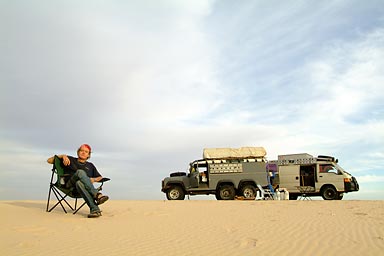 ms and the 2 vans on the dune