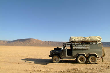 Landy in Sebkhet Chemcham