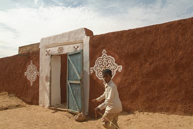 boy in street, Oualata