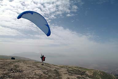 Parapanteiste testing the wind