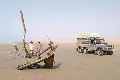 Plage Blanche, Fishermen and shipwreck
