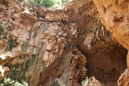 The natural bridge south of Demnate.