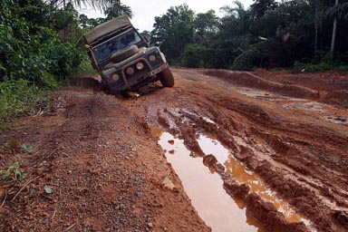 Defender leaning, slanted, Greeville to Zwedru, Liberia.