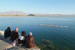 Weekend, lake Van, Kurds, ballons on lake.