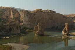 Bridge over the Tigris, minaret, Hasankeyf, Turkey.