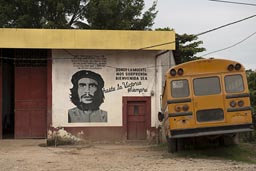 Che quote, Till Death. Yellow bus. Guatemala.