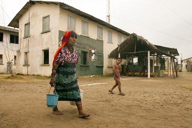 Guna woman, Ustupu, Guna Yala, Panama.