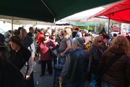 Crowd in Herakleon market.