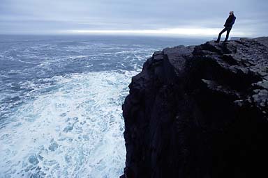 Heid on top of cliffs