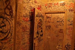 Bologna, Toilet graffiti.