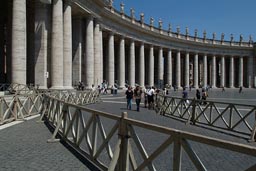 Rome/Roma, San Pietro/St. Peter coloums and statues