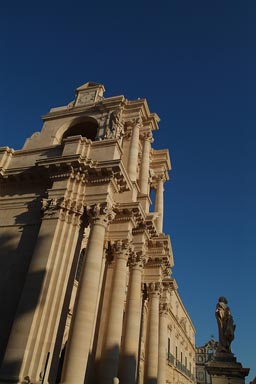 Siracusa/Syracuse cathedral/duomo, balloons.