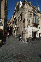 Siracusa/Syracusem, Cafe at corner near Fontana Aretusa.