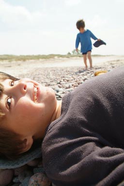 Daniel lies down, smiles, David in back.