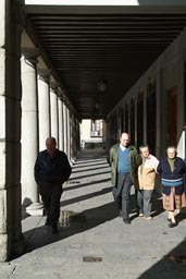 Old people in Toledo, Arcades Puerta Arab