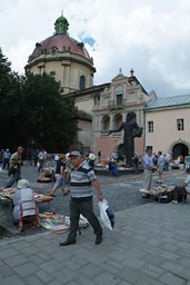 Book market, L'viv, church of assumption.