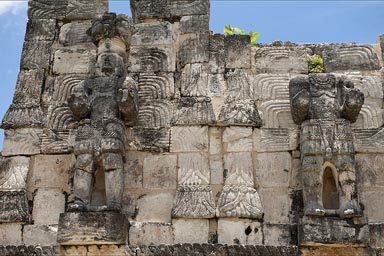 Kabah, statues.