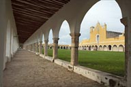 Long arcades/colonnades, Izamal