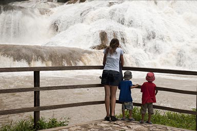 C. and boys, Agua Azul.