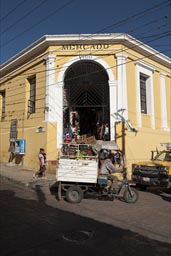 Yellow mercado street corner with tri cycle in front, Comitan de San Domingo.