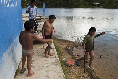 Fisher men, Lake Tziscao.