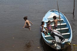 Make friends in shallow waters. The Lagoon, Boca del Cielo.