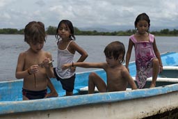 Boca del Cielo, becoming friends with girls.