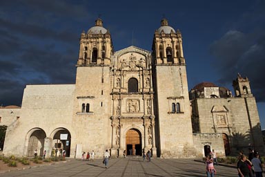 Santo Domingo, Oaxaca. Front paza.