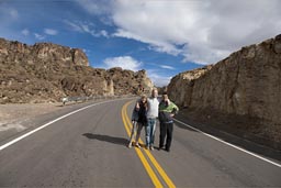 On road Potosi to Uyuni, Cathrine, Flo, Jean.